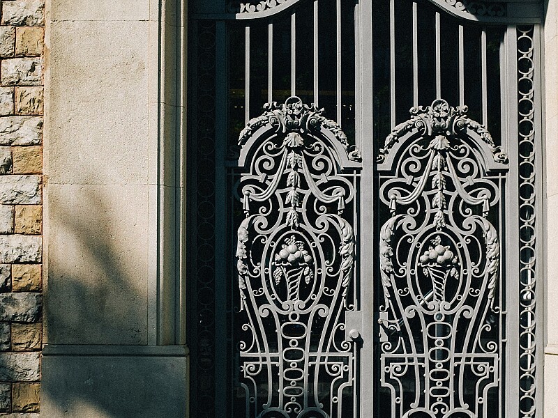 Türen, Portale und Tore aus Metall